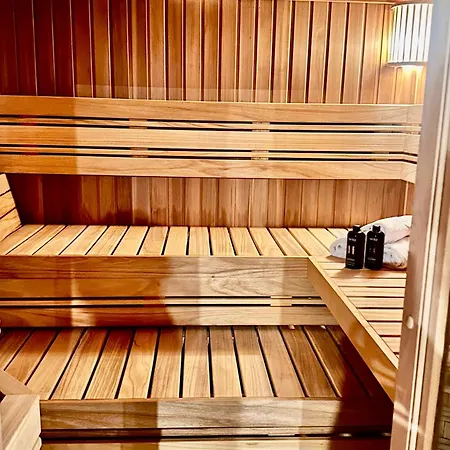 Wind Rose Luxury & Spa- With Private Sauna, Gym, Jacuzzi Γκντανσκ