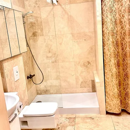 Ξενοδοχείο με διαμερίσματα Wind Rose Luxury & Spa- With Private Sauna, Gym, Jacuzzi *