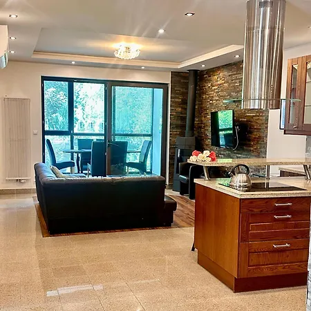 Wind Rose Luxury & Spa- With Private Sauna, Gym, Jacuzzi 公寓式酒店