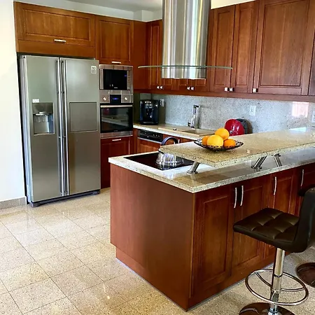 Wind Rose Luxury & Spa- With Private Sauna, Gym, Jacuzzi 公寓式酒店 4*